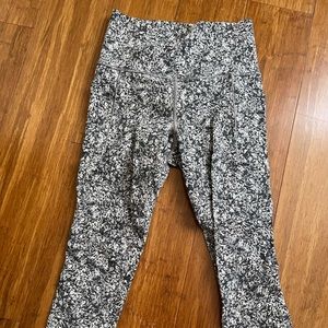 Athleta salutation stash pocket 7/8